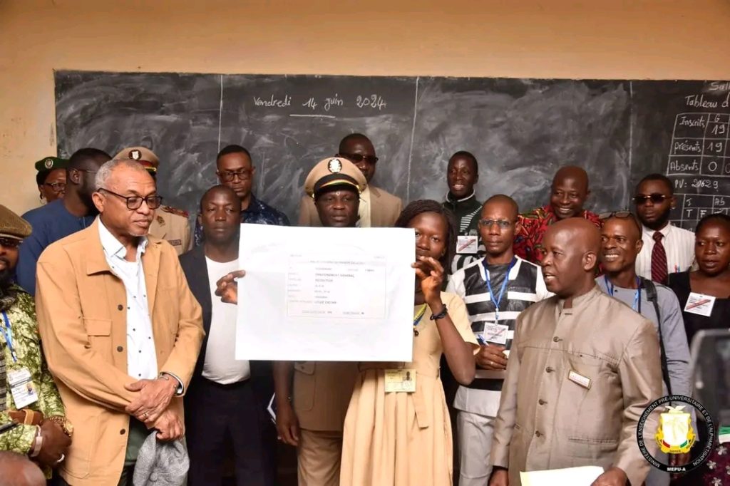 Examen BEPC Guinée MEPU-A: le ministre Paul CEDY lance la première épreuve